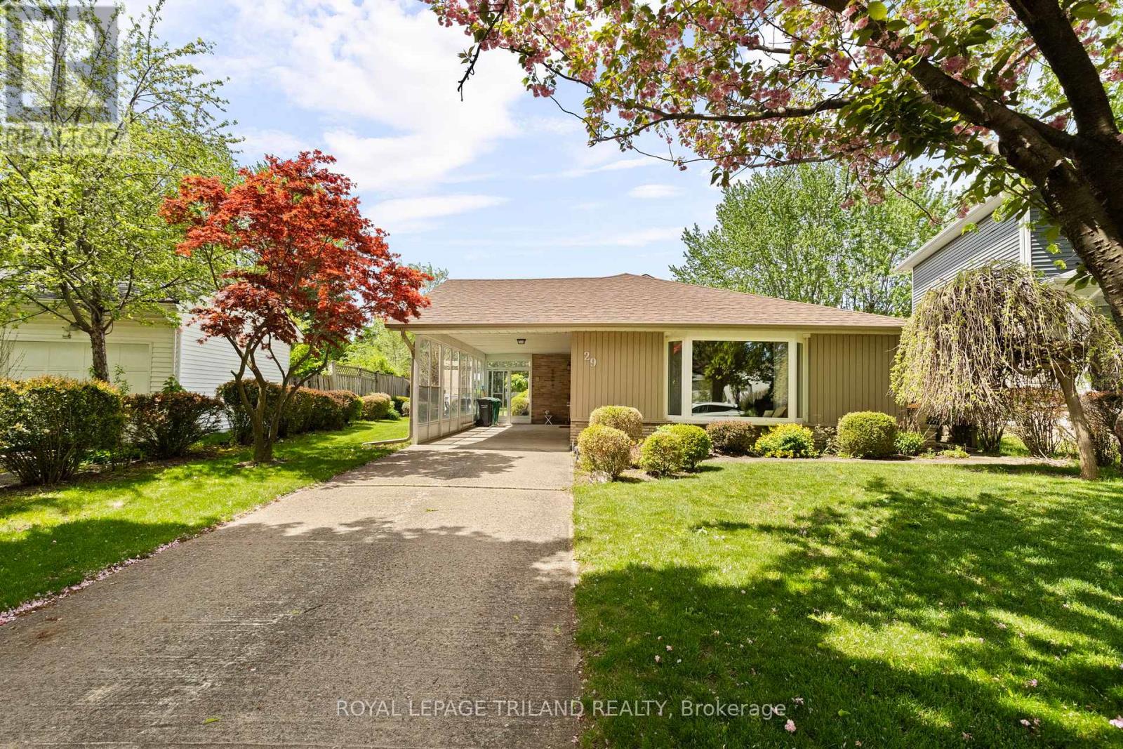 29 Ladore Drive, Brampton, Ontario  L6Y 1V4 - Photo 2 - W13158678