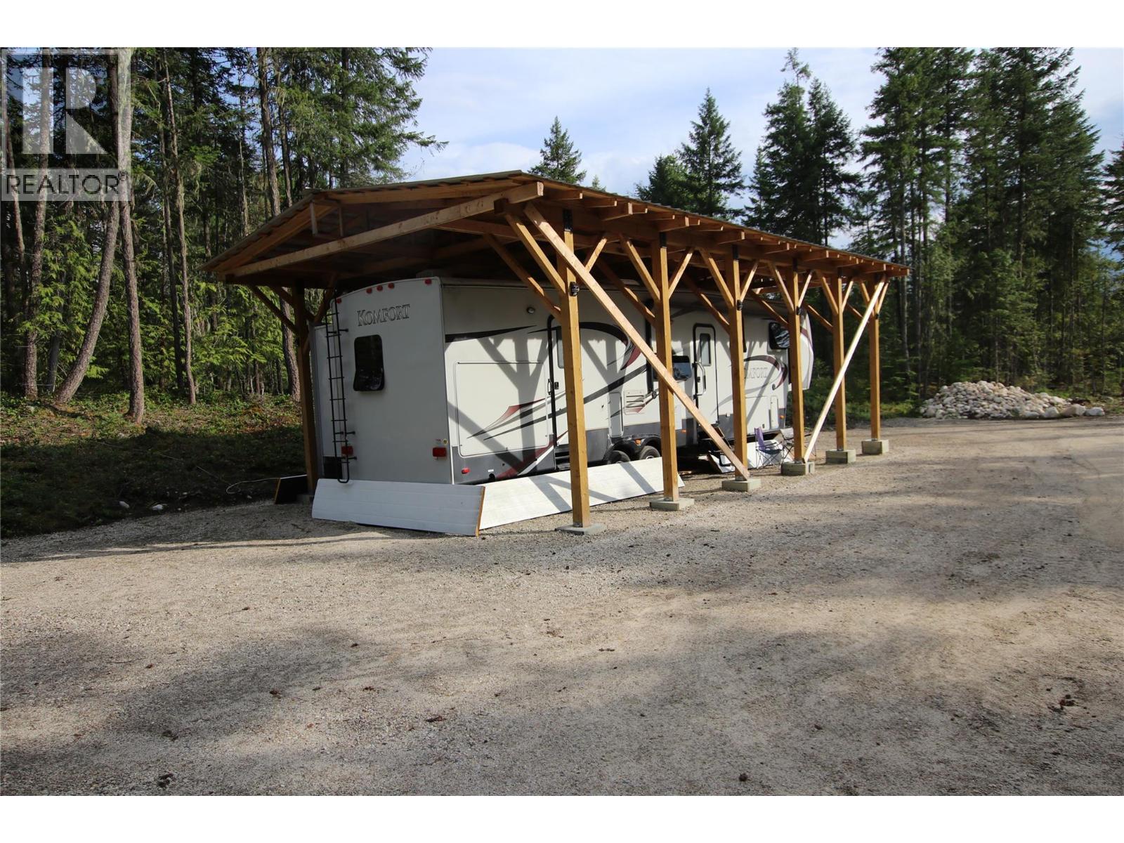 854 Alexander Road, Nakusp, British Columbia  V0G 1R1 - Photo 2 - 10353334