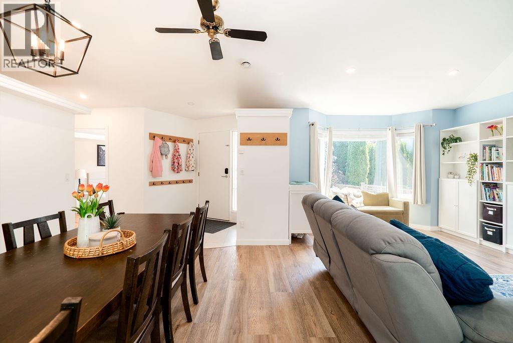 1032 Edgewater Crescent, Squamish, British Columbia  V8B 0B2 - Photo 2 - R3126320