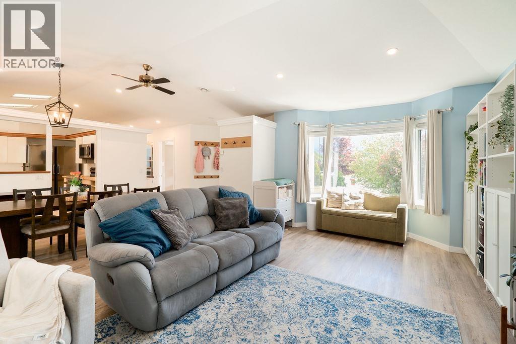 1032 Edgewater Crescent, Squamish, British Columbia  V8B 0B2 - Photo 4 - R3126320