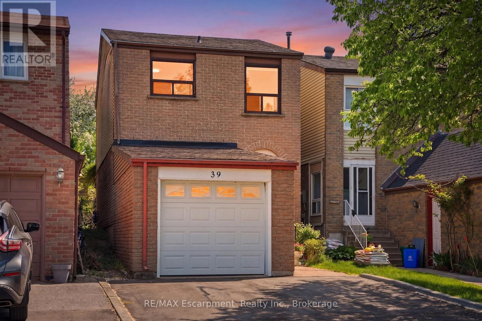 39 RIVIERA DRIVE, Vaughan, Ontario