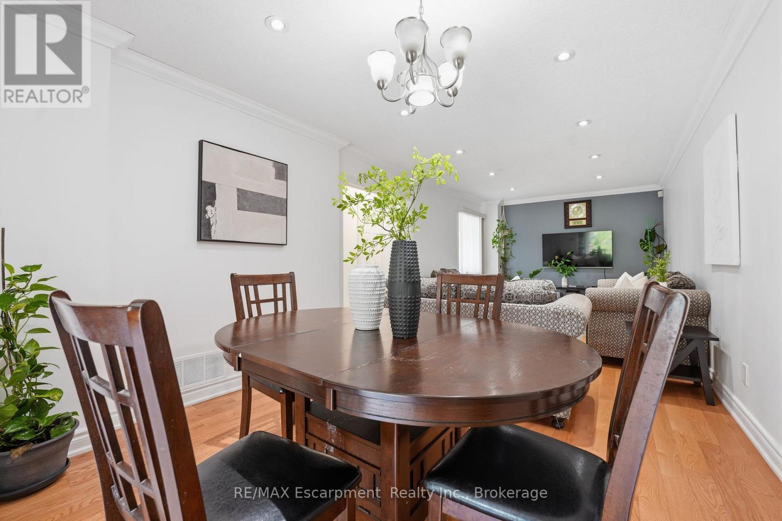 39 Riviera Drive, Vaughan, Ontario  L4K 2H9 - Photo 4 - N13158718