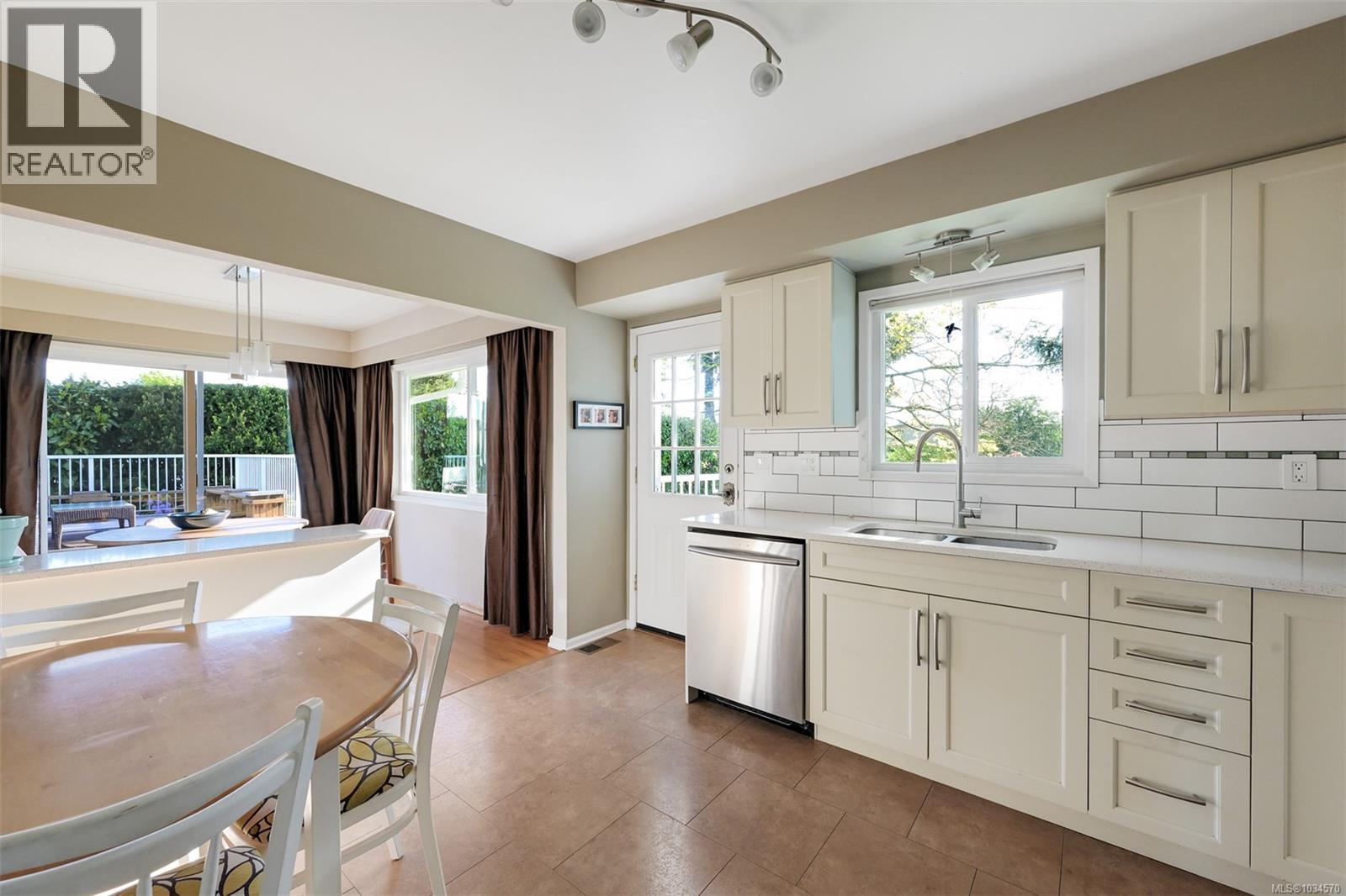 6635 Buena Vista Rd, Central Saanich, British Columbia  V8Z 5W8 - Photo 6 - 1034570