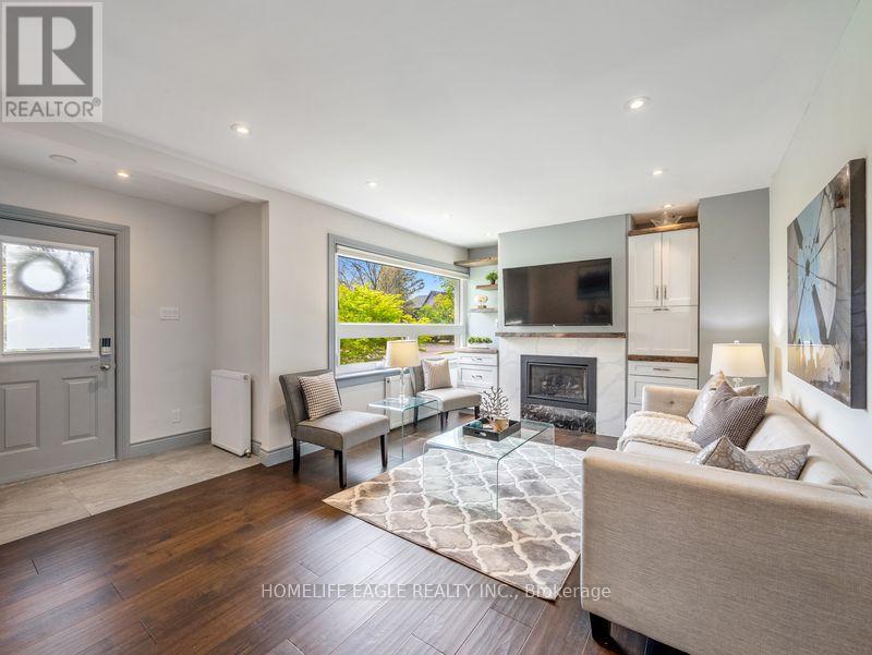 261 Richmond Street, Richmond Hill, Ontario  L4C 3Y9 - Photo 2 - N13158774