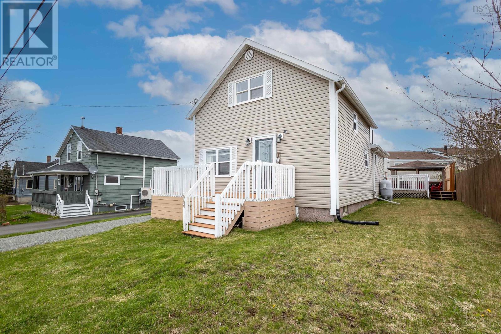 664 George Street, New Waterford, Nova Scotia  B1H 4E6 - Photo 3 - 202611729