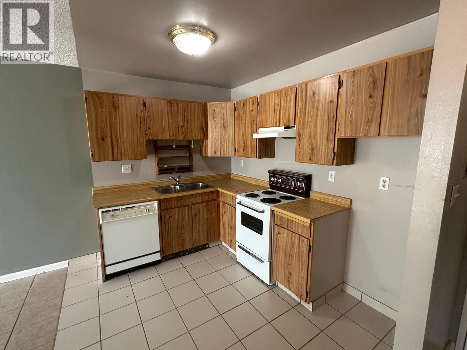104 1122 King Albert Avenue, Coquitlam, British Columbia  V3J 1X7 - Photo 2 - R3072585