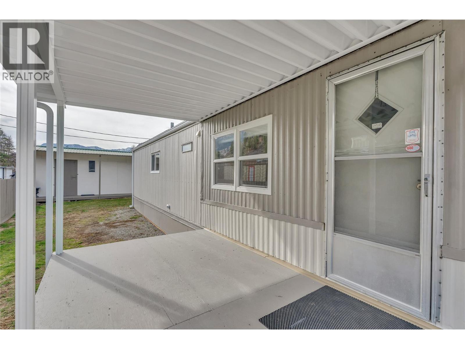 2657 1st Street, Olalla, British Columbia  V0X 1N6 - Photo 1 - 10379799