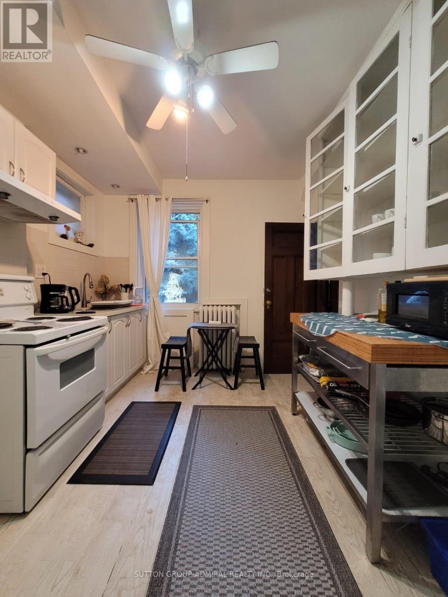 Back Studio Apartment - 335 Palmerston Boulevard, Toronto, Ontario  M6G 2N5 - Photo 2 - C13158734