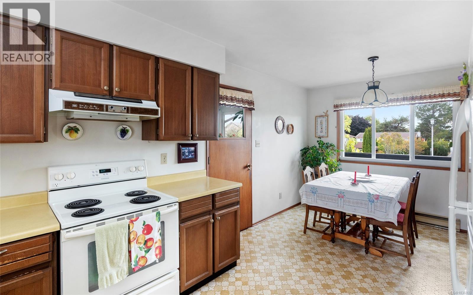 4098 Orion Pl, Saanich, British Columbia  V8N 5K8 - Photo 12 - 1036933