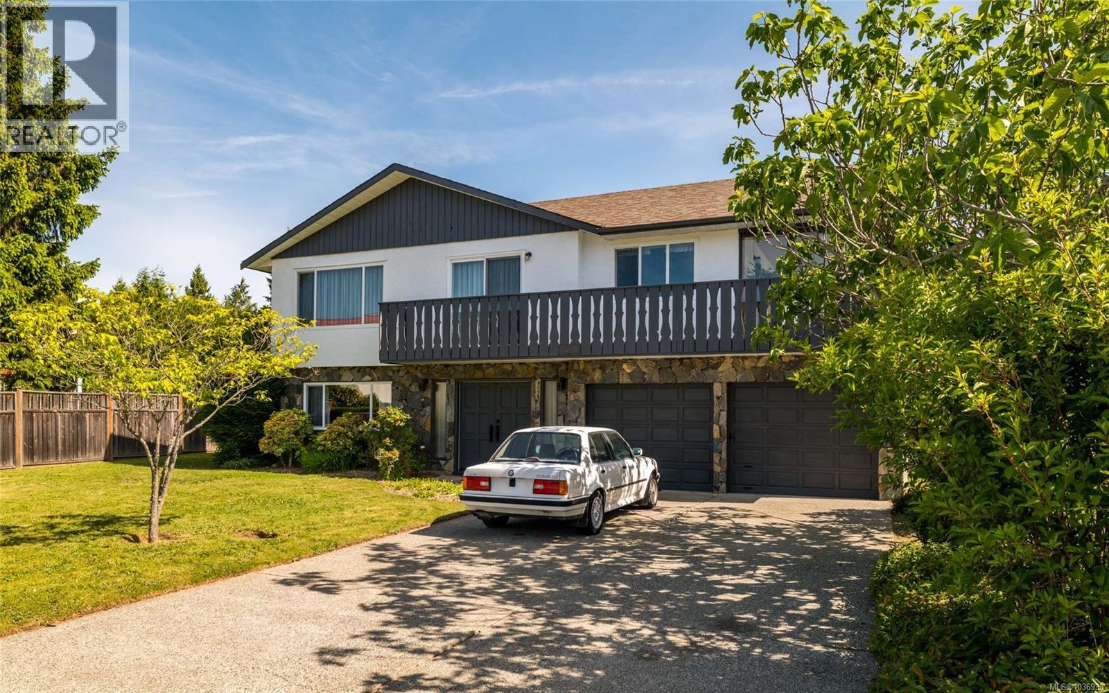 4098 Orion Pl, Saanich, British Columbia  V8N 5K8 - Photo 1 - 1036933