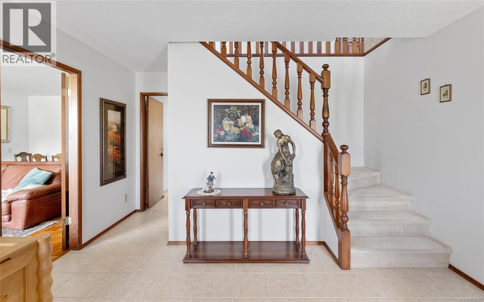 4098 Orion Pl, Saanich, British Columbia  V8N 5K8 - Photo 3 - 1036933