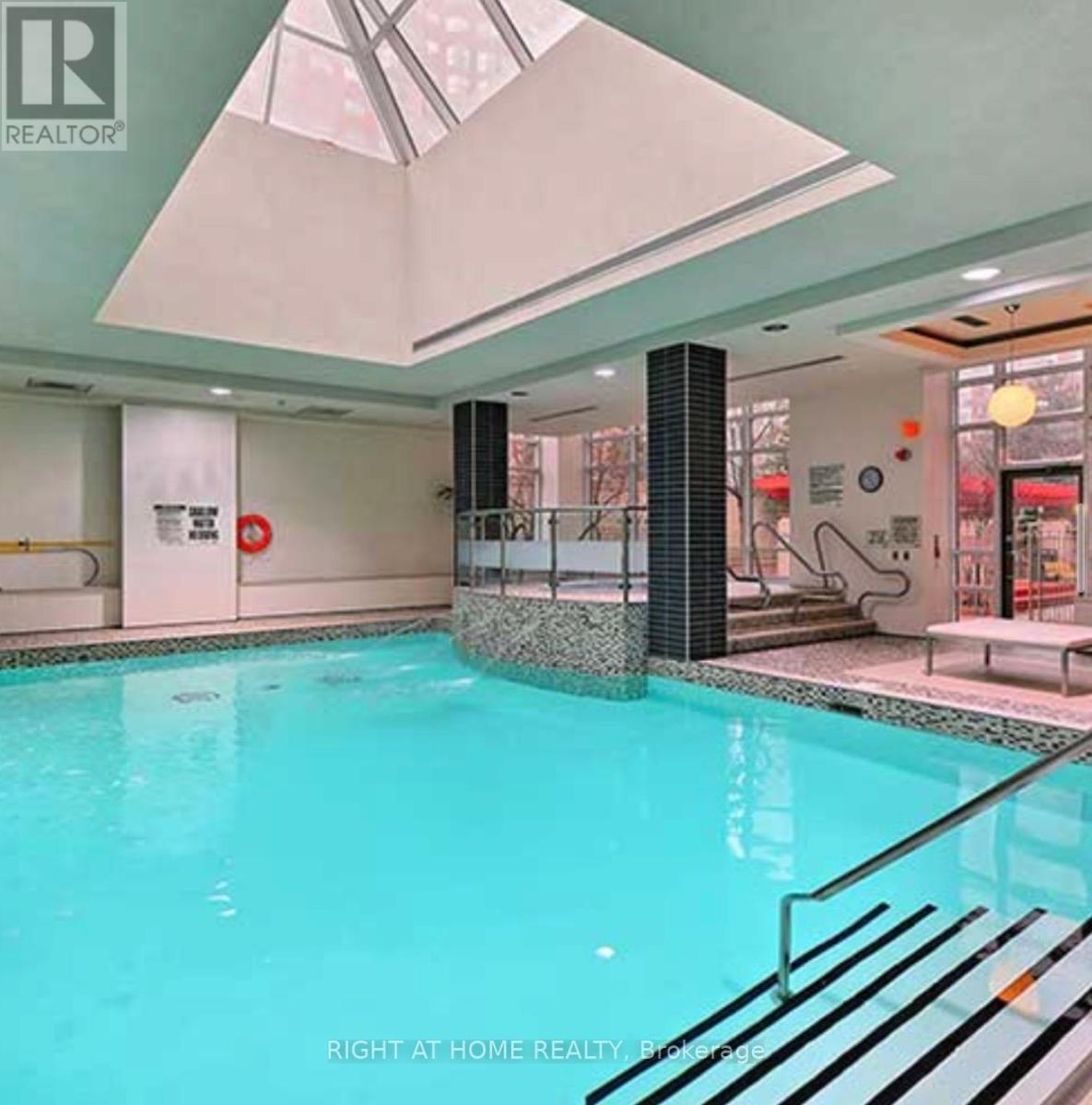 2114 - 310 Burnhamthorpe Road W, Mississauga, Ontario  L5B 3Y5 - Photo 14 - W13158628