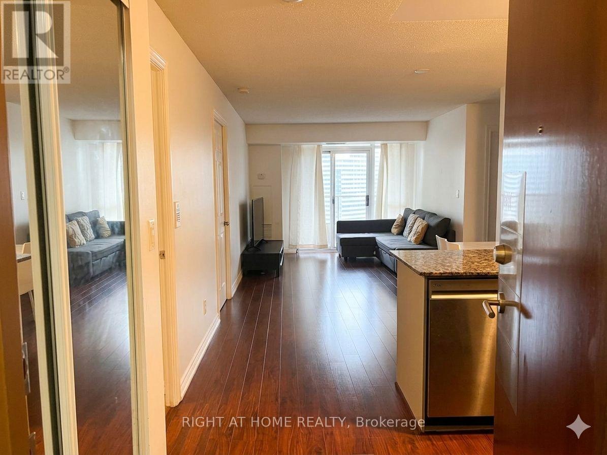 2114 - 310 Burnhamthorpe Road W, Mississauga, Ontario  L5B 3Y5 - Photo 4 - W13158628