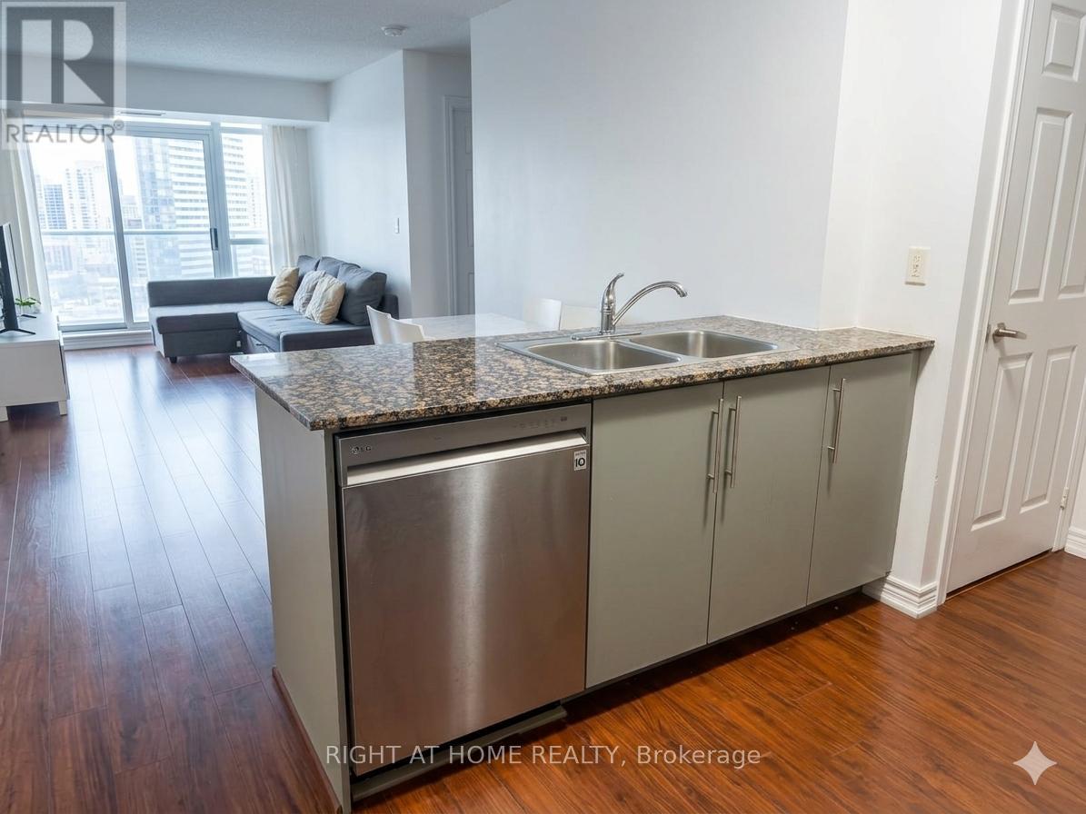2114 - 310 Burnhamthorpe Road W, Mississauga, Ontario  L5B 3Y5 - Photo 5 - W13158628