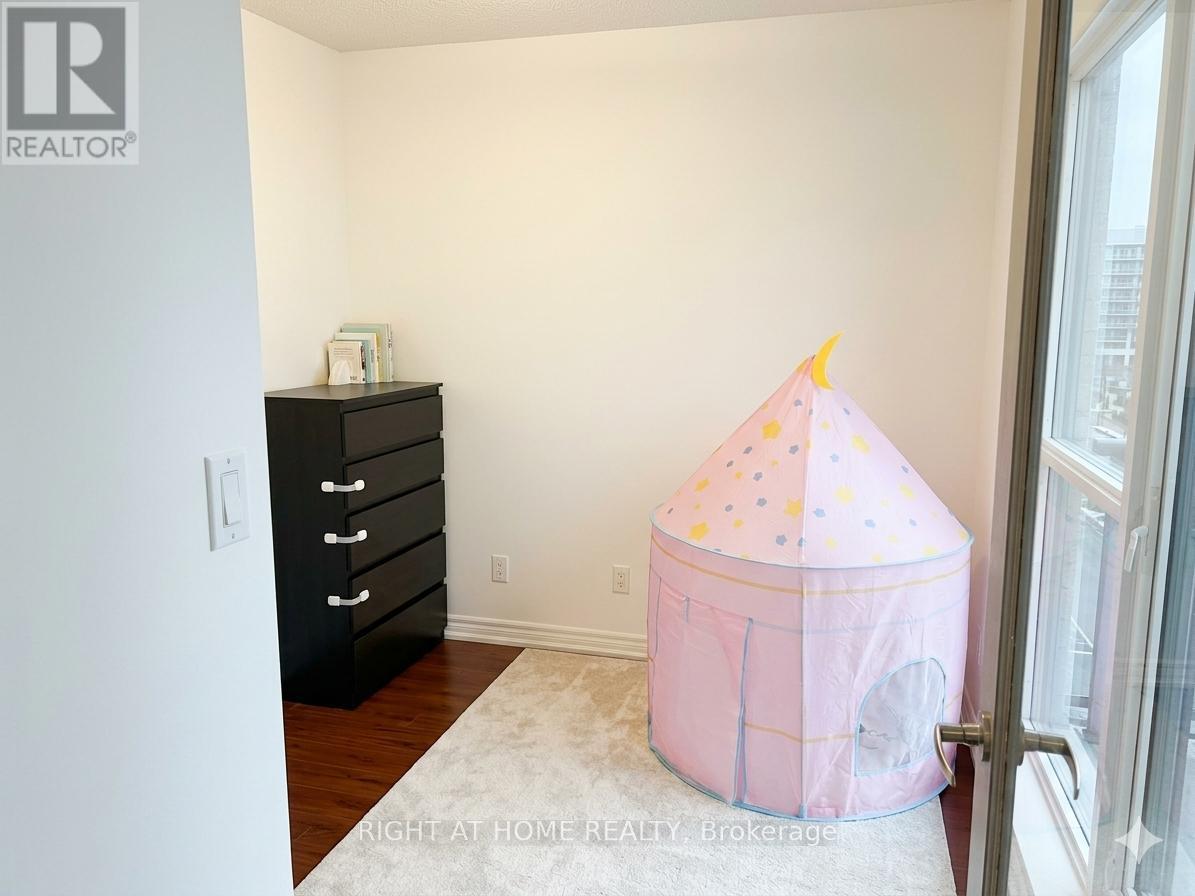 2114 - 310 Burnhamthorpe Road W, Mississauga, Ontario  L5B 3Y5 - Photo 7 - W13158628