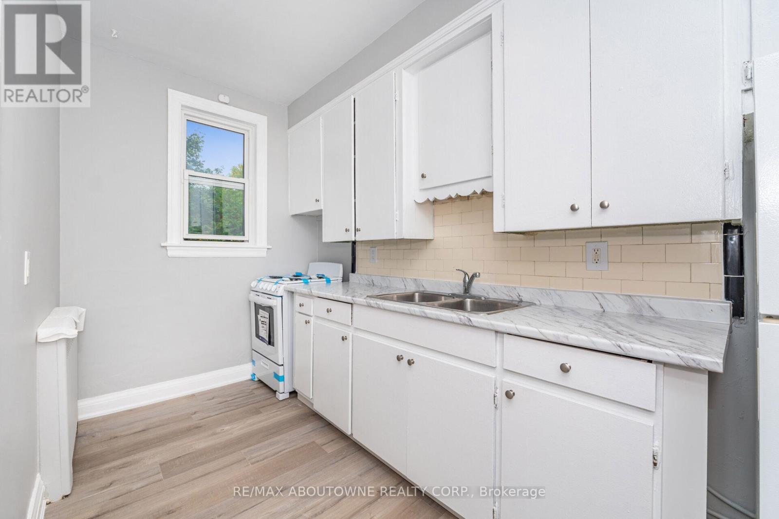 3 - 486 Holtby Avenue, Burlington, Ontario  L7R 2R3 - Photo 9 - W13158632