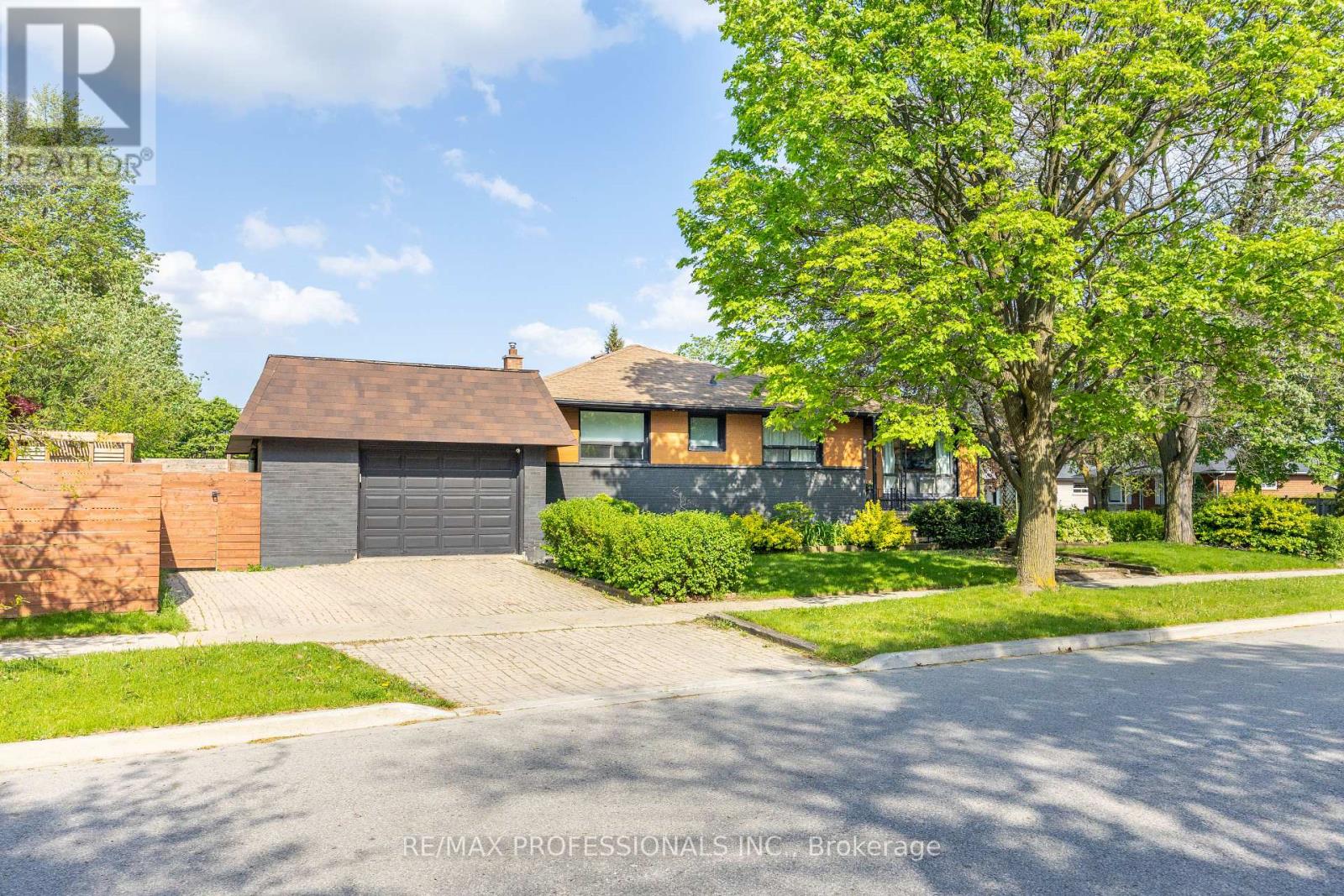 33 BRAMPTON ROAD, Toronto, Ontario