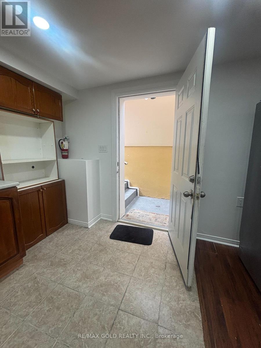11 Eagleridge Drive, Brampton, Ontario L6R 1G6 - Photo 2 - W13158730