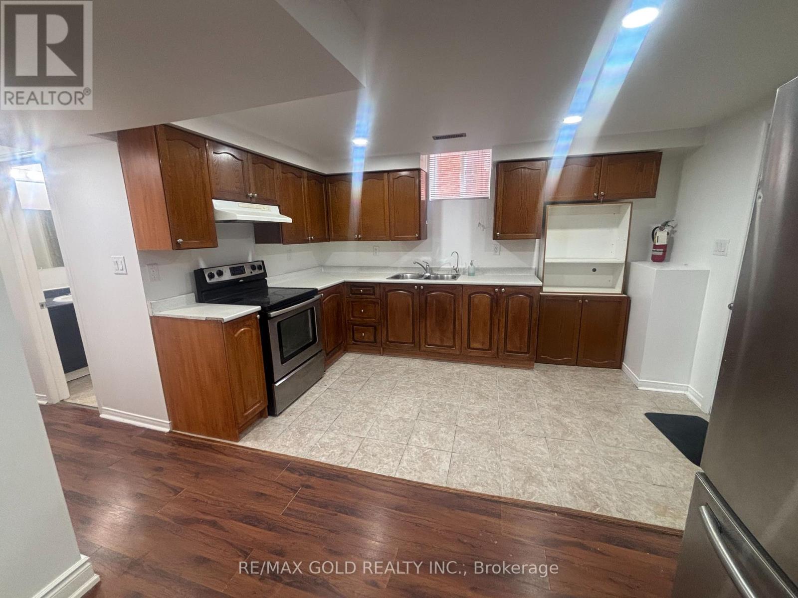 11 Eagleridge Drive, Brampton, Ontario L6R 1G6 - Photo 4 - W13158730