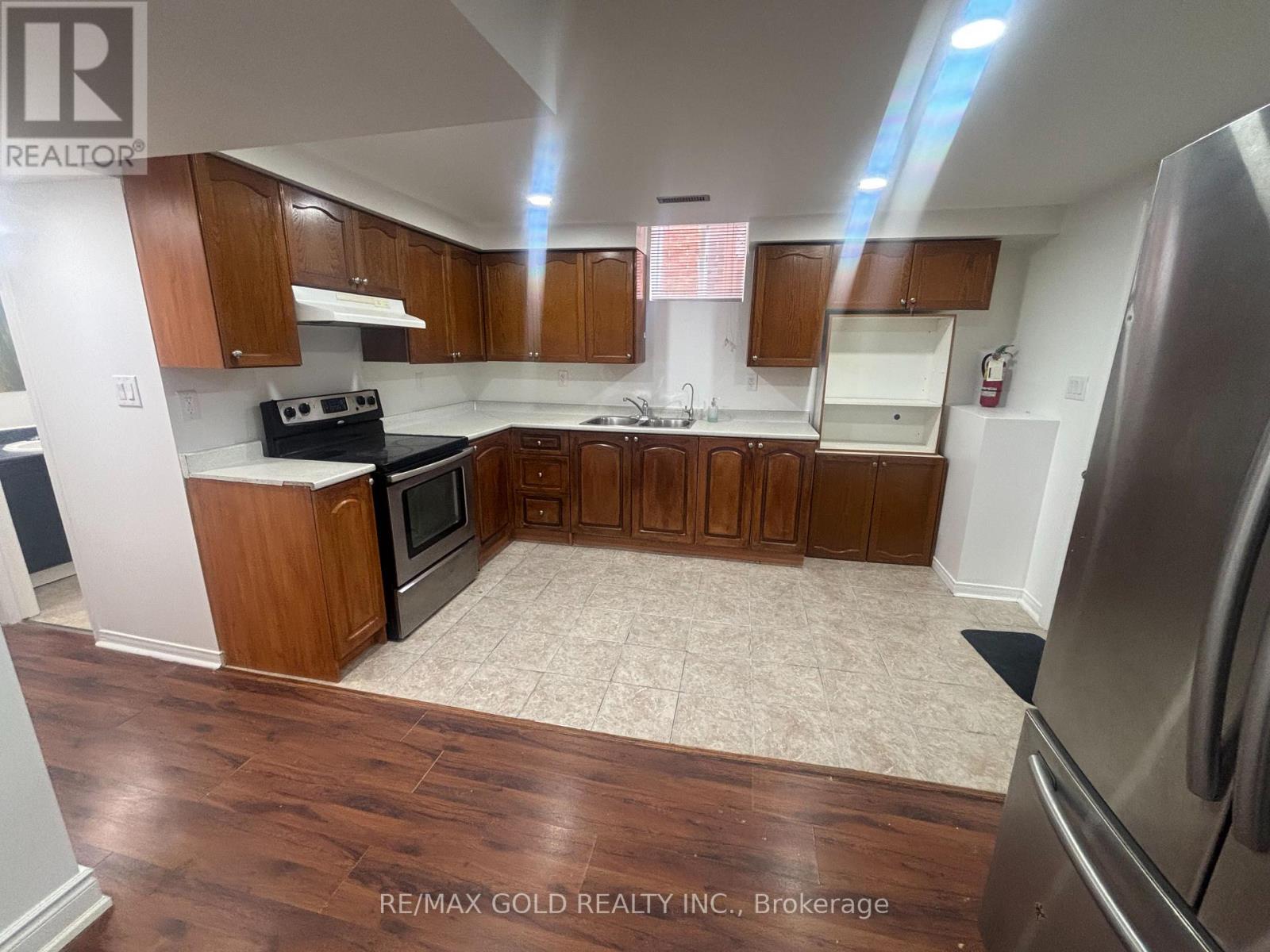 11 Eagleridge Drive, Brampton, Ontario L6R 1G6 - Photo 5 - W13158730