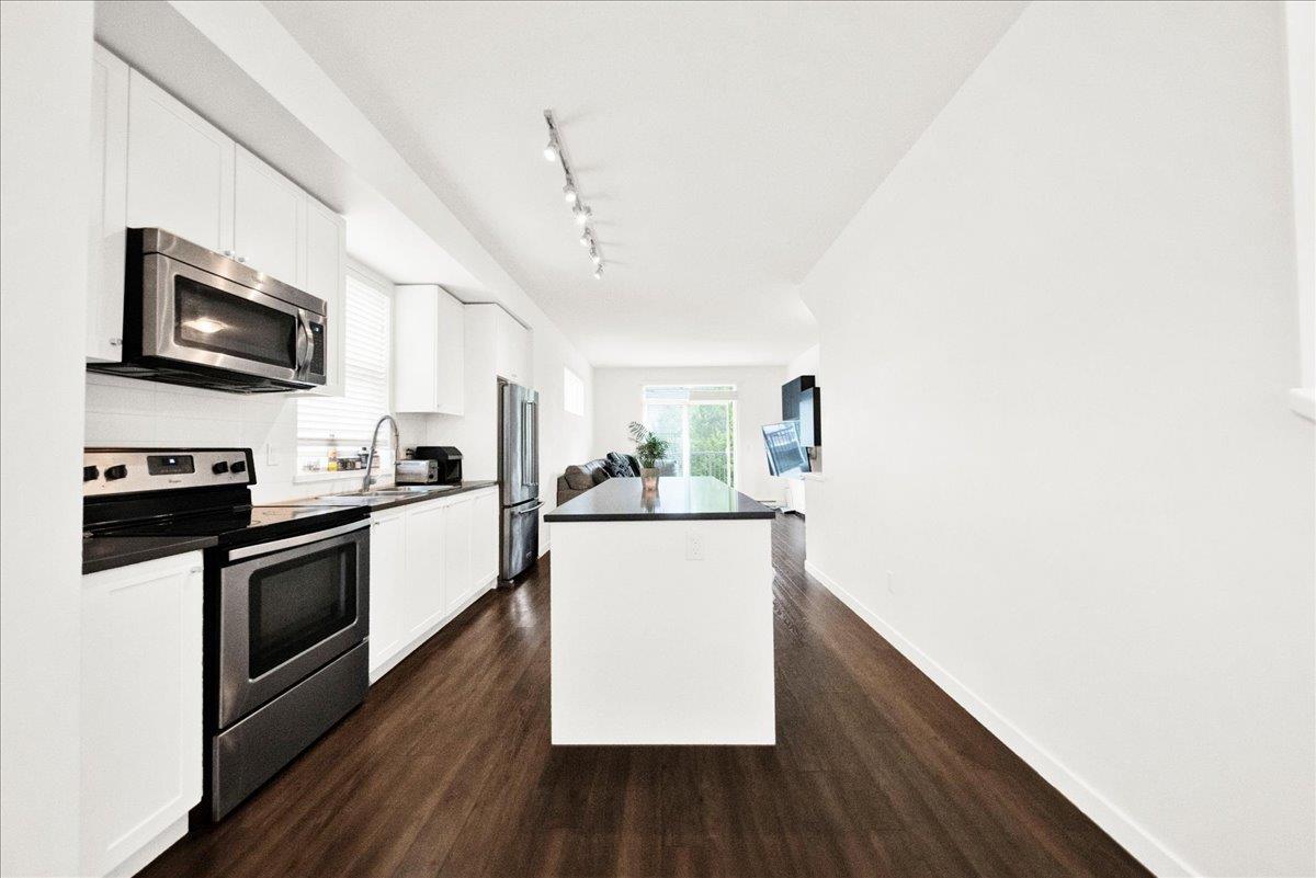 105 15340 Guildford Drive, Surrey, British Columbia  V3R 0C9 - Photo 10 - R3126563