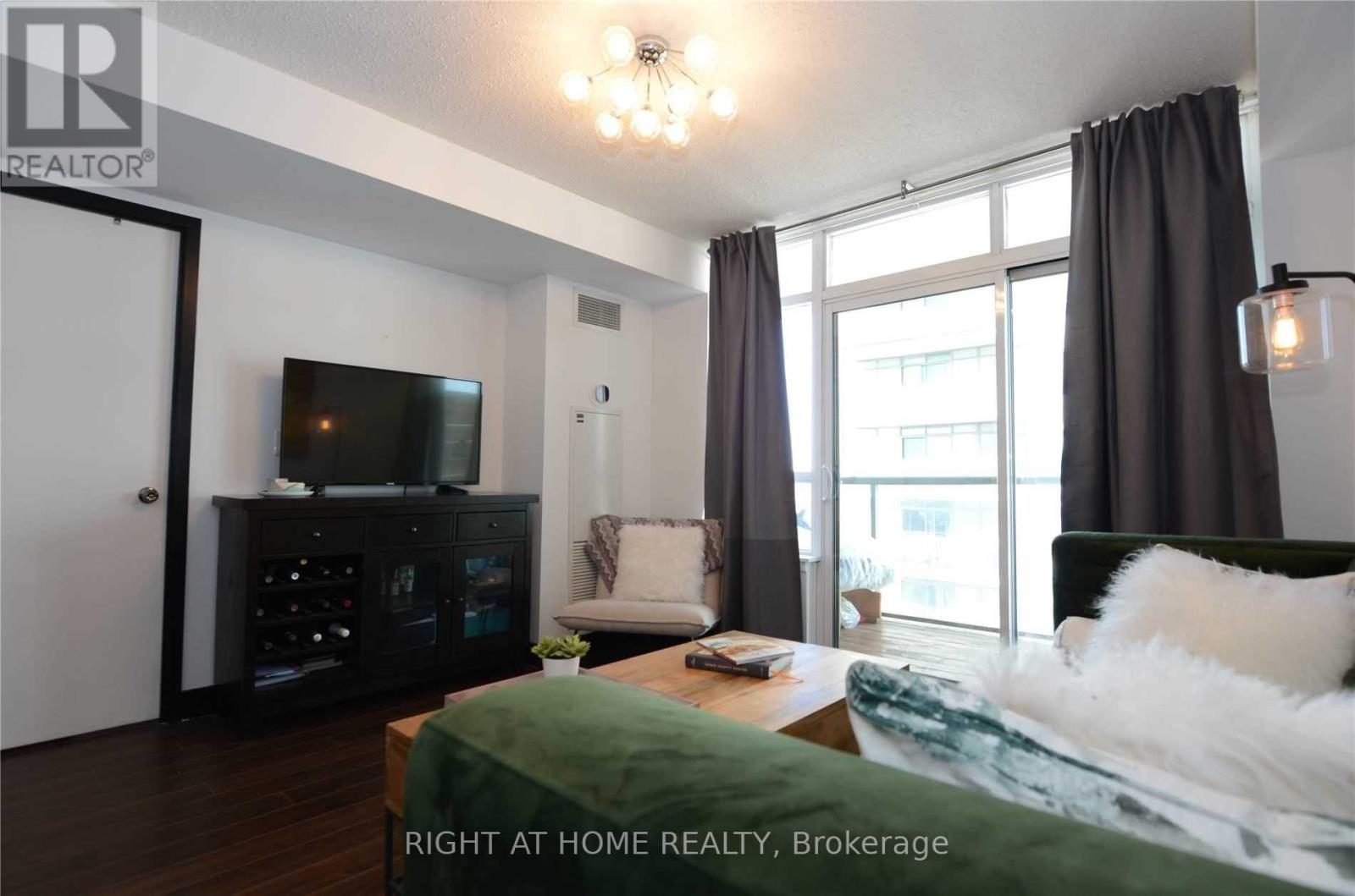 1016 - 812 Lansdowne Avenue, Toronto, Ontario  M6H 4K5 - Photo 6 - W13158760