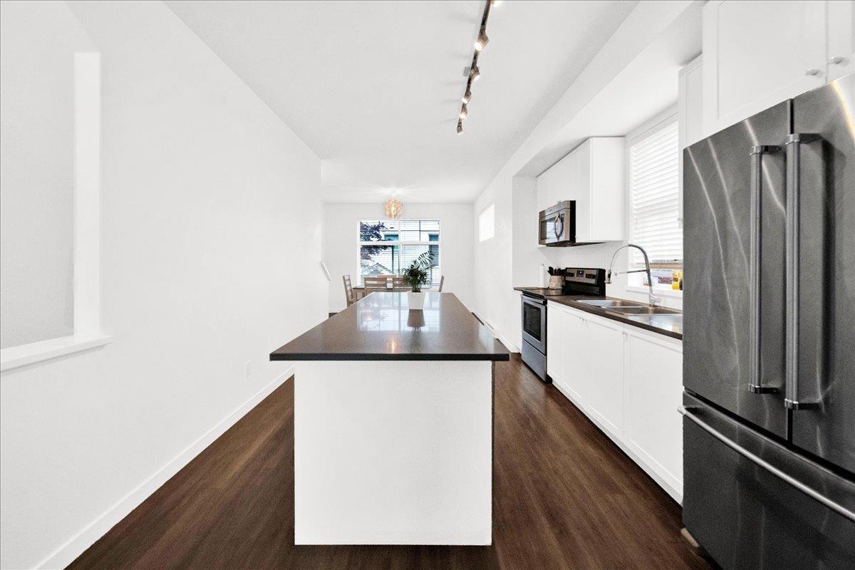 105 15340 Guildford Drive, Surrey, British Columbia  V3R 0C9 - Photo 11 - R3126563