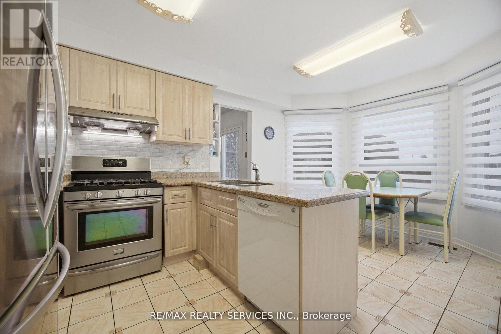 62 Fernbrook Crescent, Brampton, Ontario  L6Z 3N7 - Photo 18 - W13158772