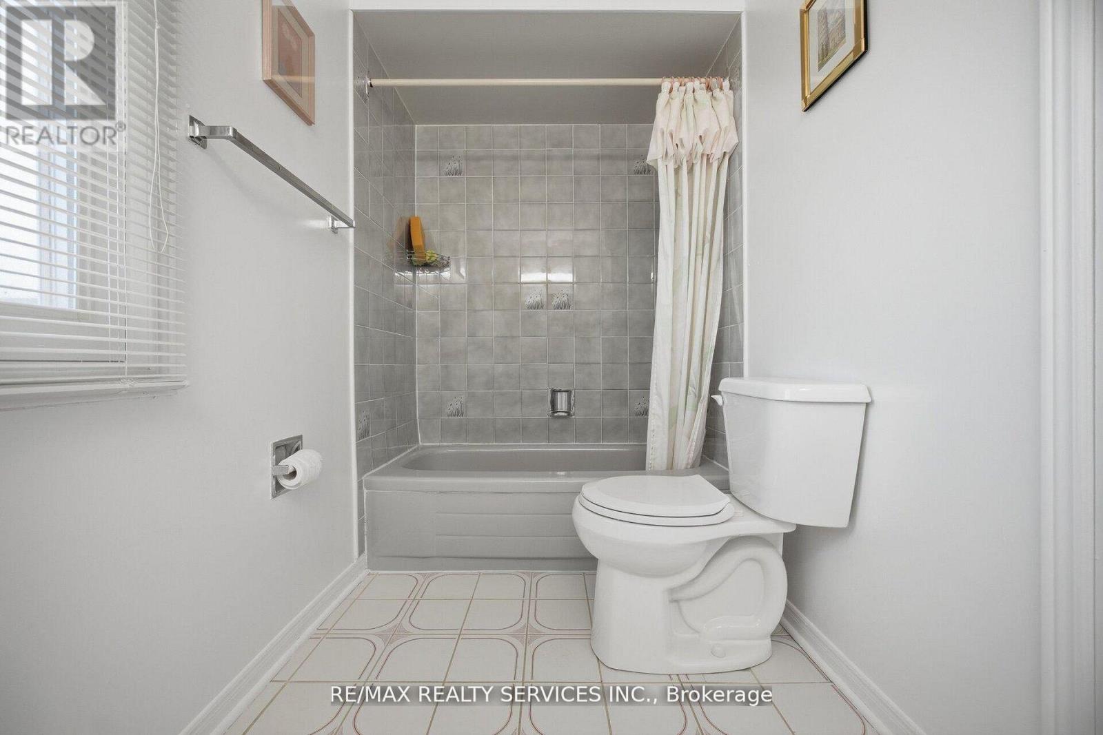 62 Fernbrook Crescent, Brampton, Ontario  L6Z 3N7 - Photo 34 - W13158772