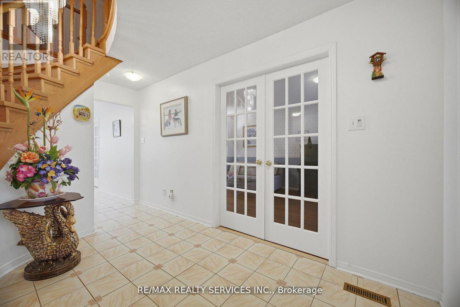 62 Fernbrook Crescent, Brampton, Ontario  L6Z 3N7 - Photo 6 - W13158772