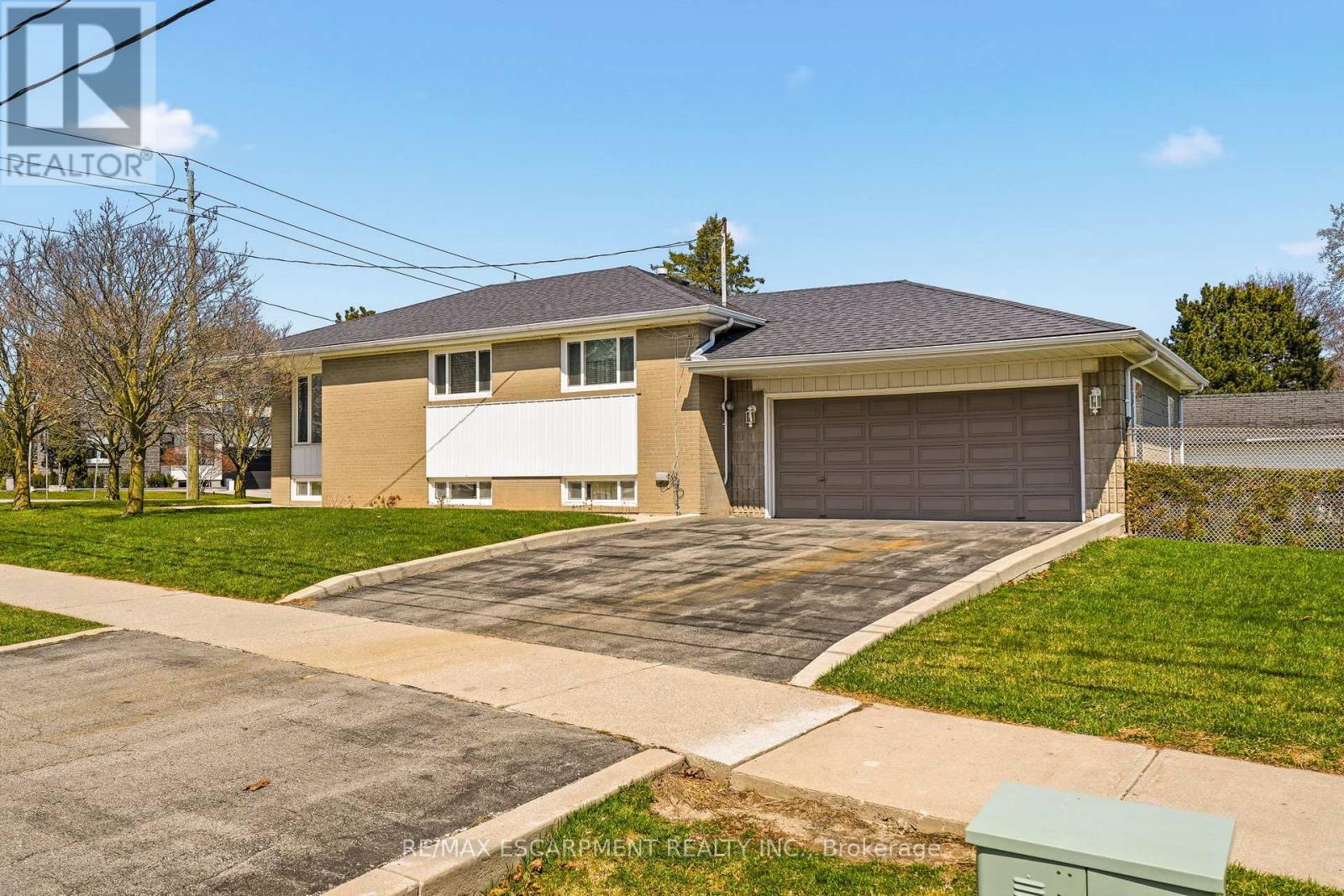 491 Warminster Drive, Oakville, Ontario  L6L 4N4 - Photo 1 - W13158794