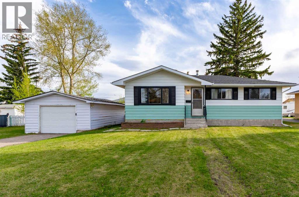 1117 Grey Avenue, Crossfield, Alberta