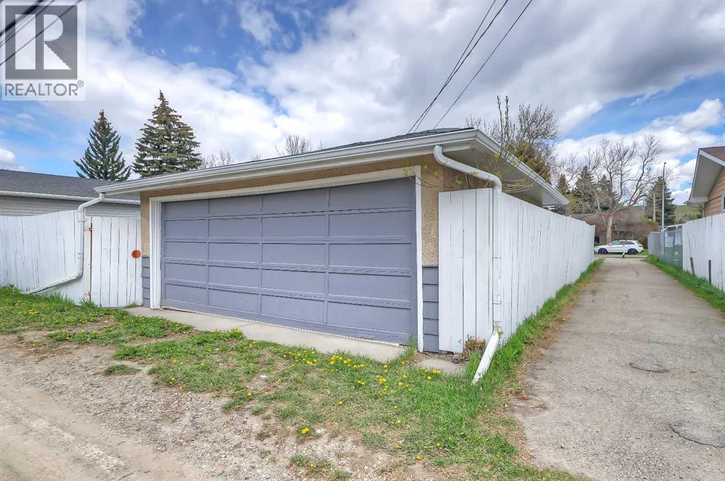 1315 Northmount Drive NW, Calgary, Alberta  T2L 0C9 - Photo 28 - A2312941