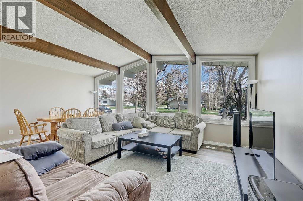 1315 Northmount Drive NW, Calgary, Alberta  T2L 0C9 - Photo 4 - A2312941