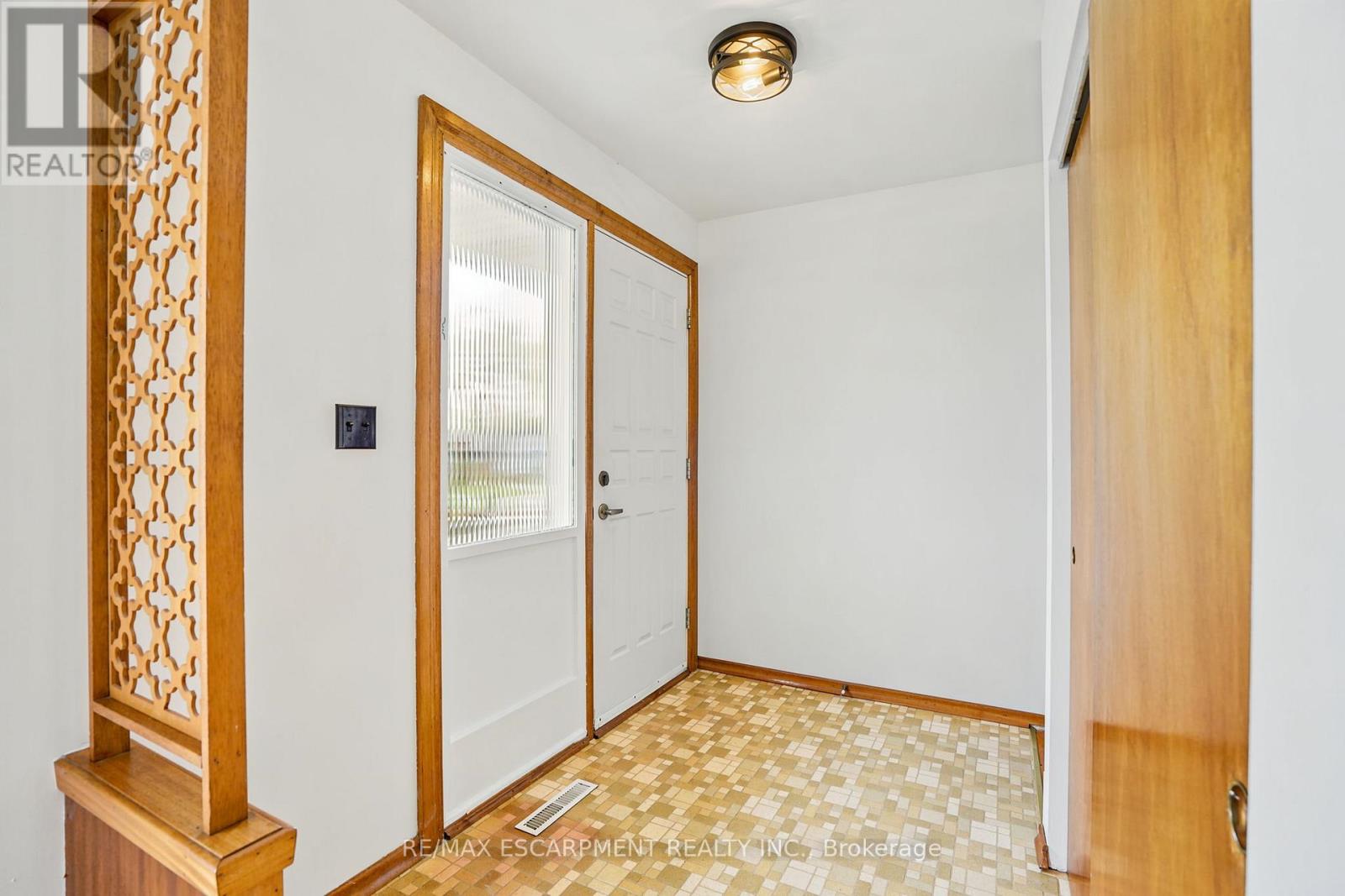 34 Beaconsfield Drive, Hamilton, Ontario  L8T 2W9 - Photo 4 - X13158792