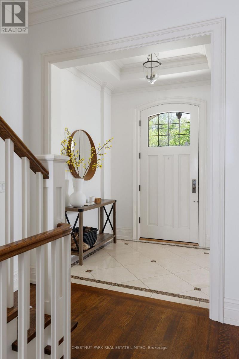7 Strathgowan Crescent, Toronto, Ontario  M4N 2Z6 - Photo 2 - C13158684