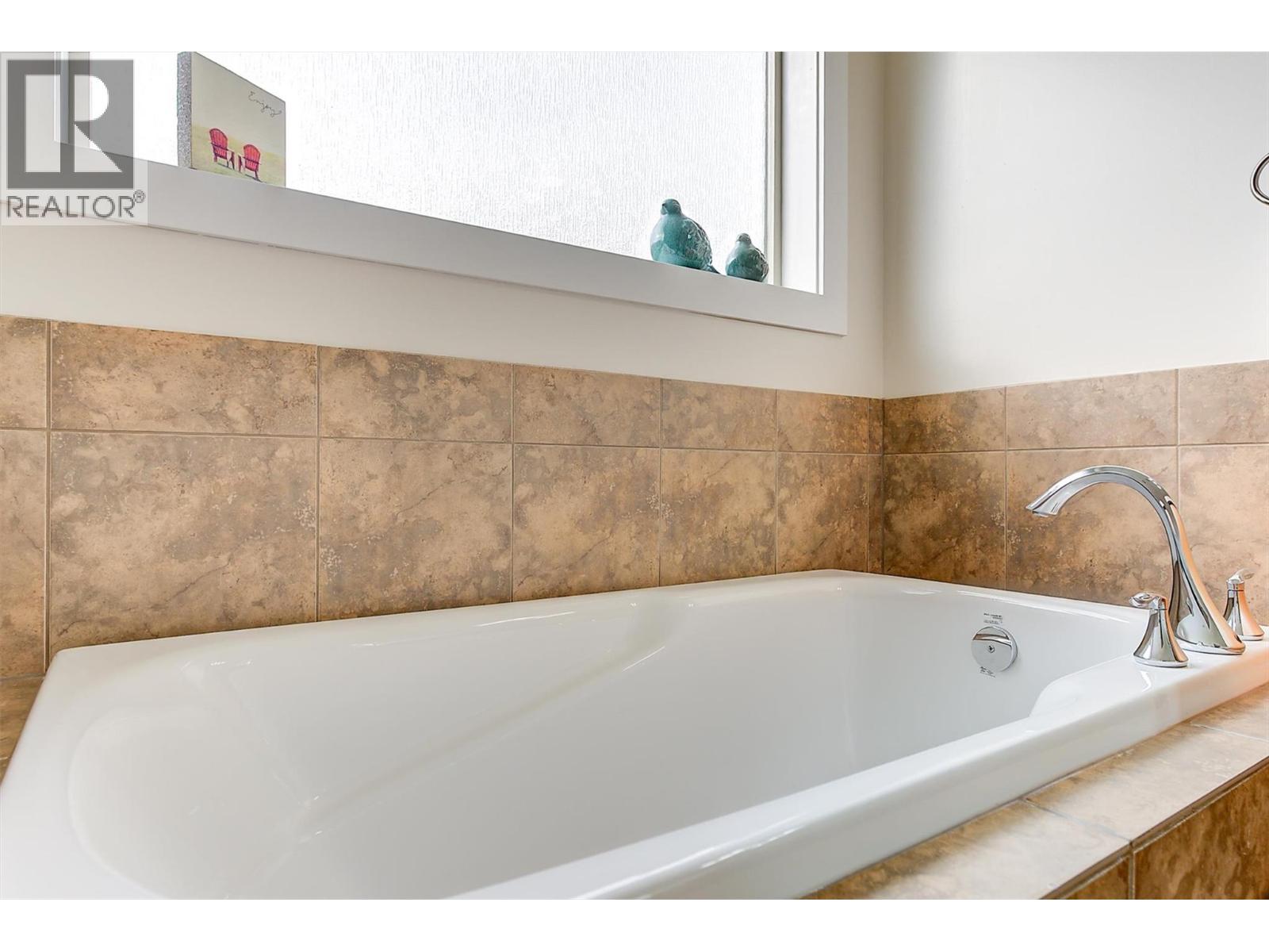 737 Kuipers Crescent, Kelowna, British Columbia  V1W 5H4 - Photo 39 - 10379795