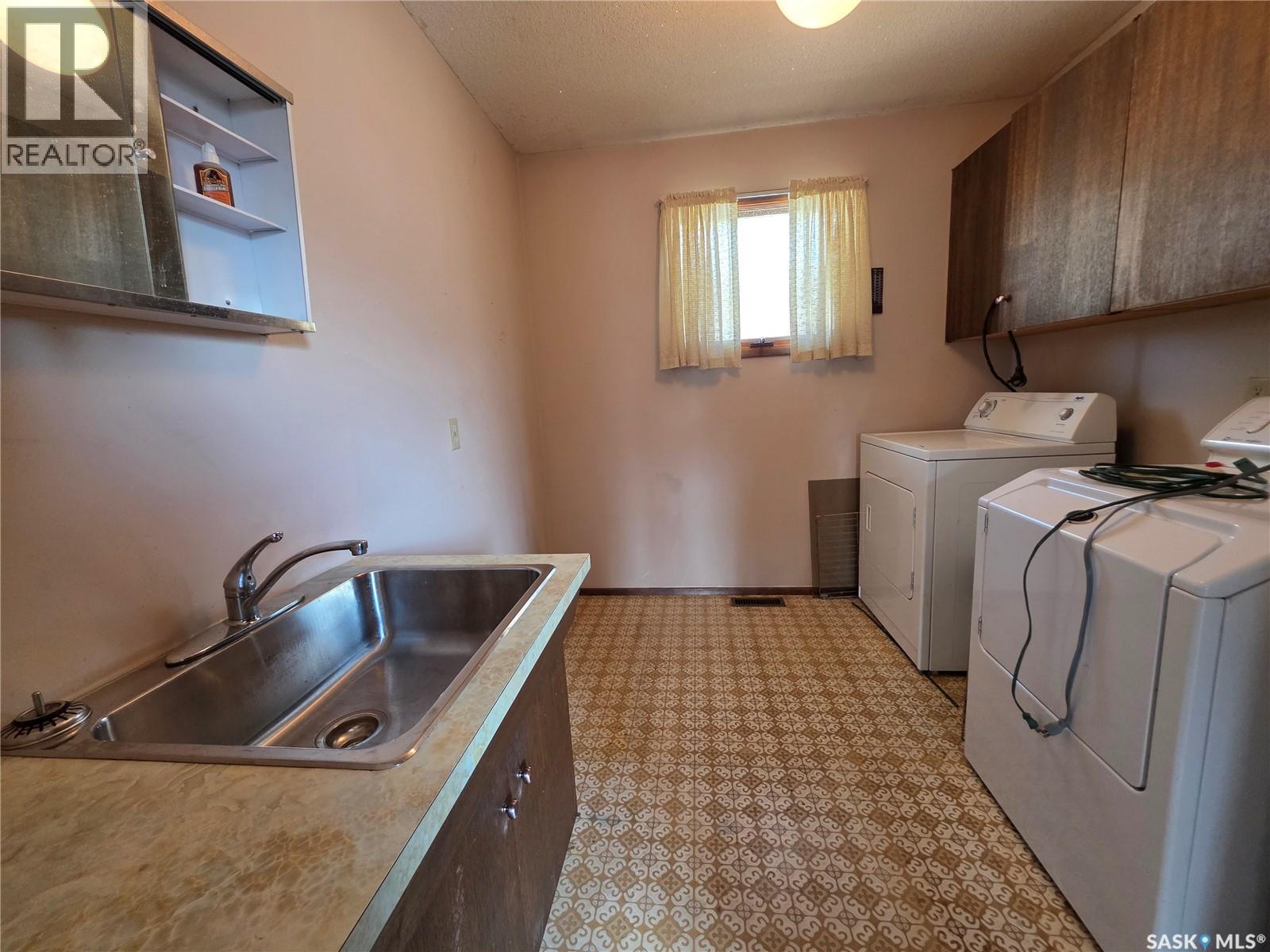 403 Annable Street, Herbert, Saskatchewan  S0H 2A0 - Photo 12 - SK036746