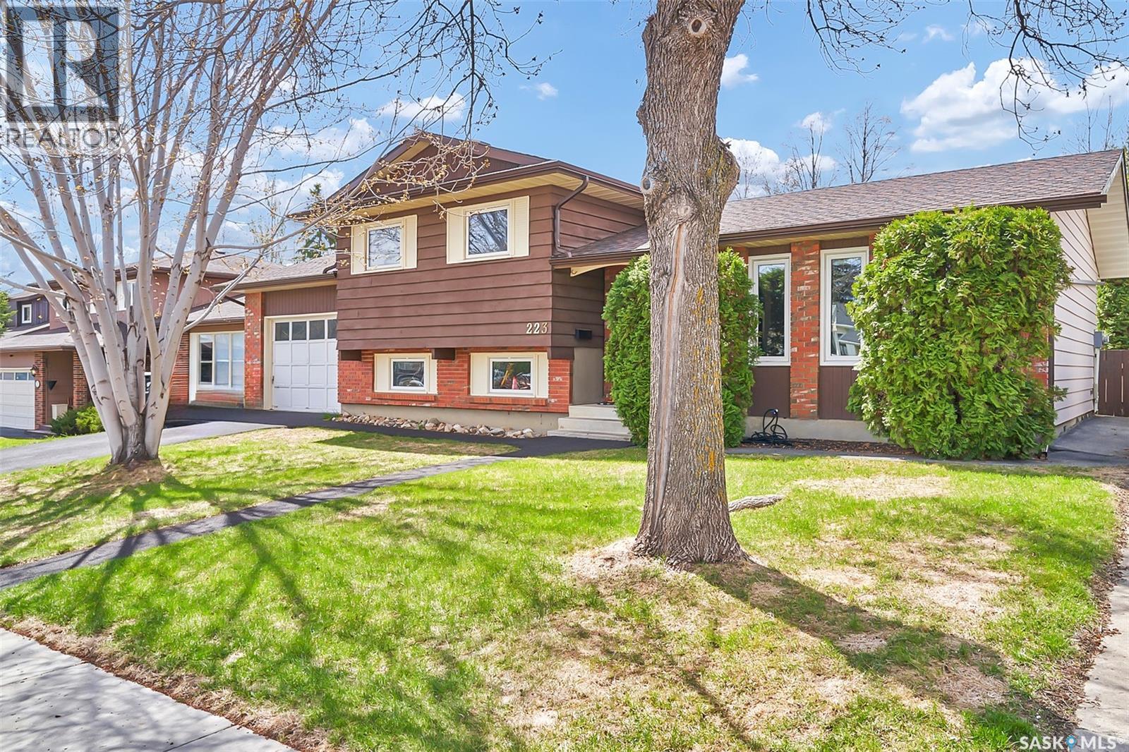 223 Penryn CRESCENT, Saskatoon, Saskatchewan