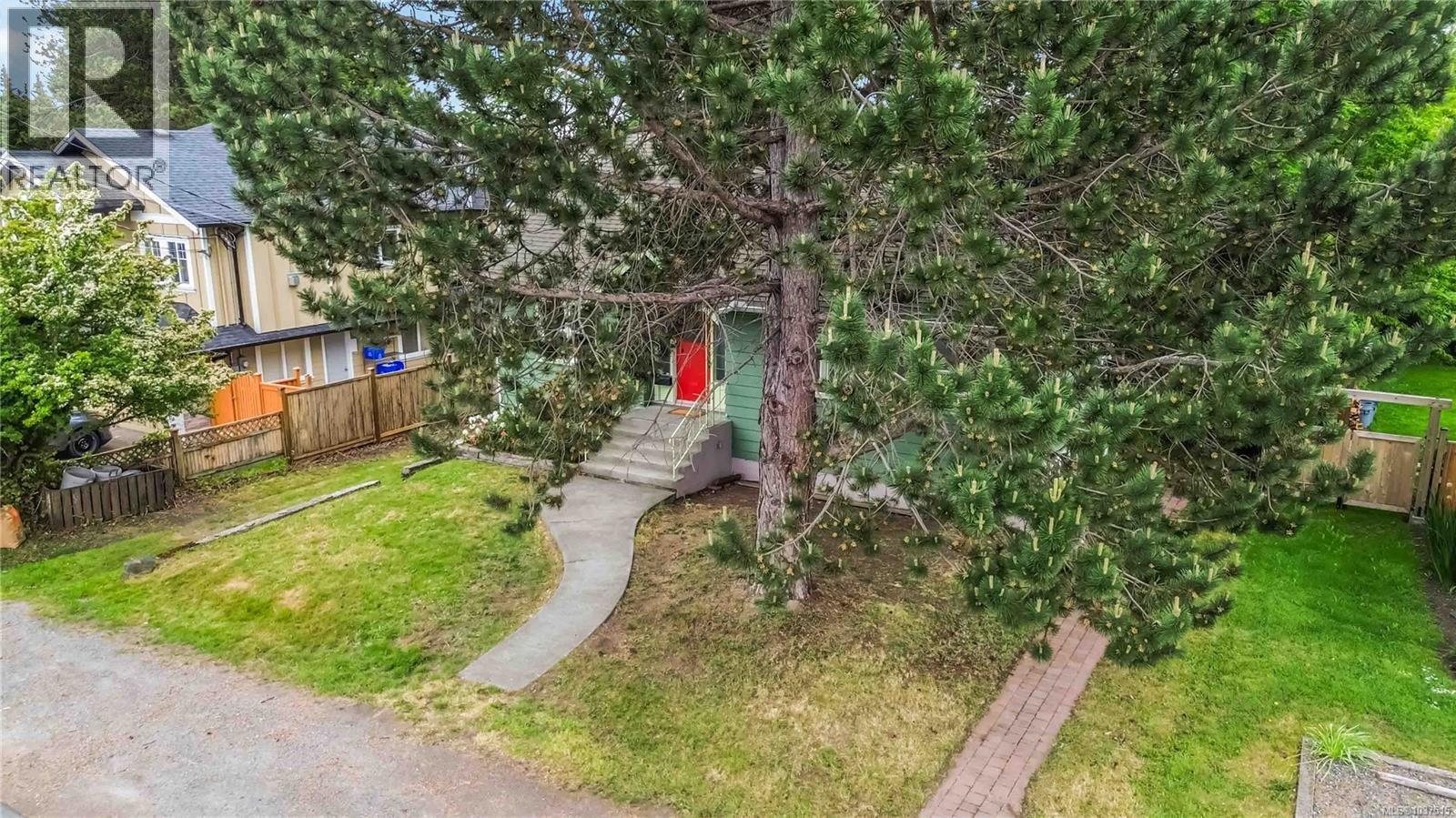 1541 Mcrae Ave, Saanich, British Columbia  V8P 1G4 - Photo 36 - 1037515