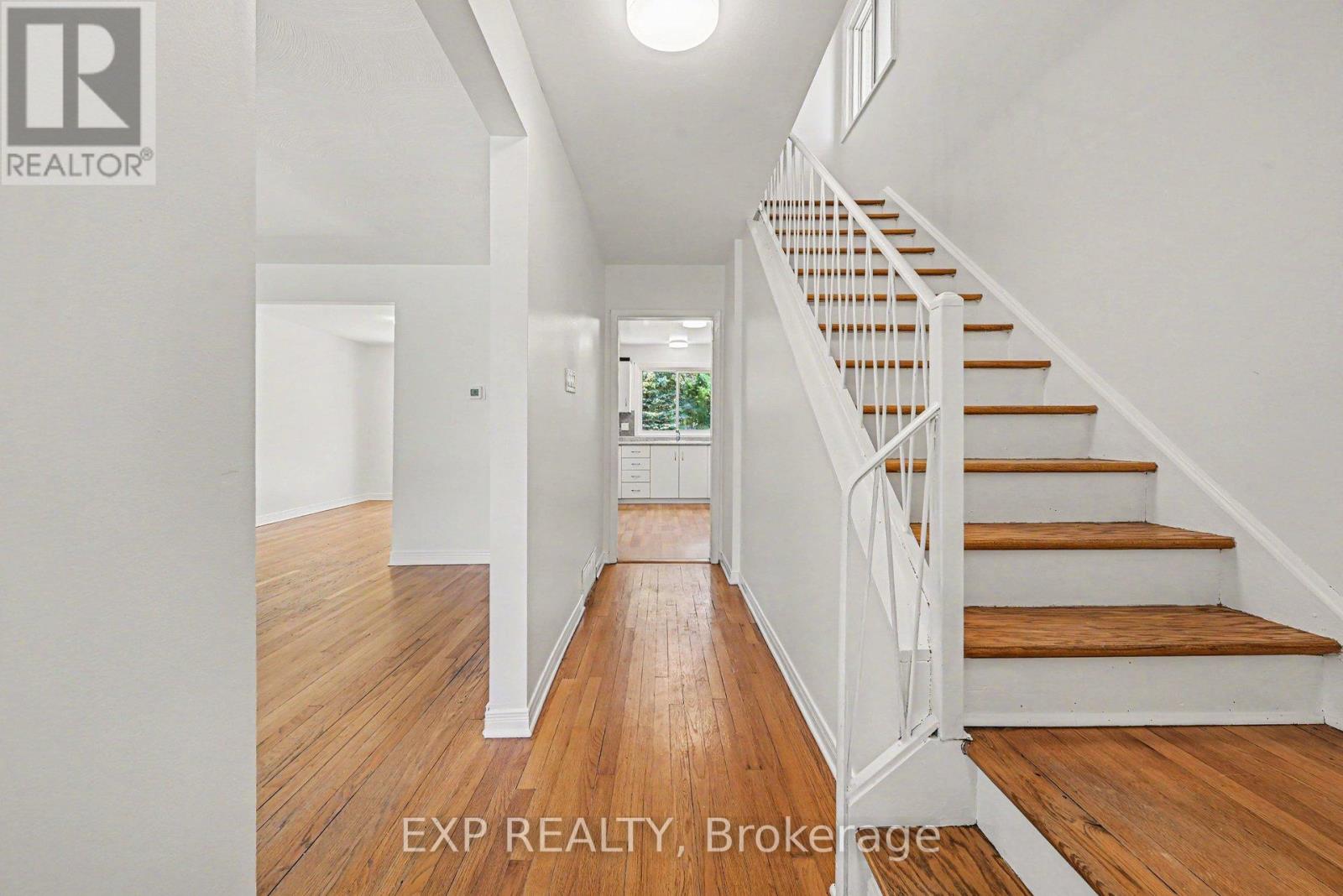 1214 Clyde Avenue, Ottawa, Ontario  K2C 1Y4 - Photo 2 - X13158822