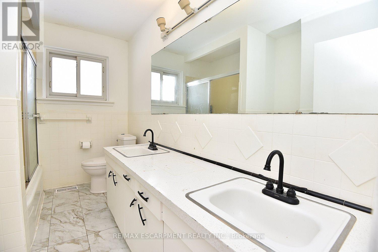409 Tennyson Drive, Oakville, Ontario  L6L 3Z2 - Photo 11 - W12820708
