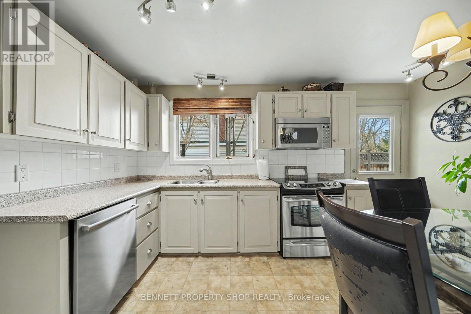 580 Blanchard Crescent, Ottawa, Ontario  K1V 7B8 - Photo 6 - X13158046