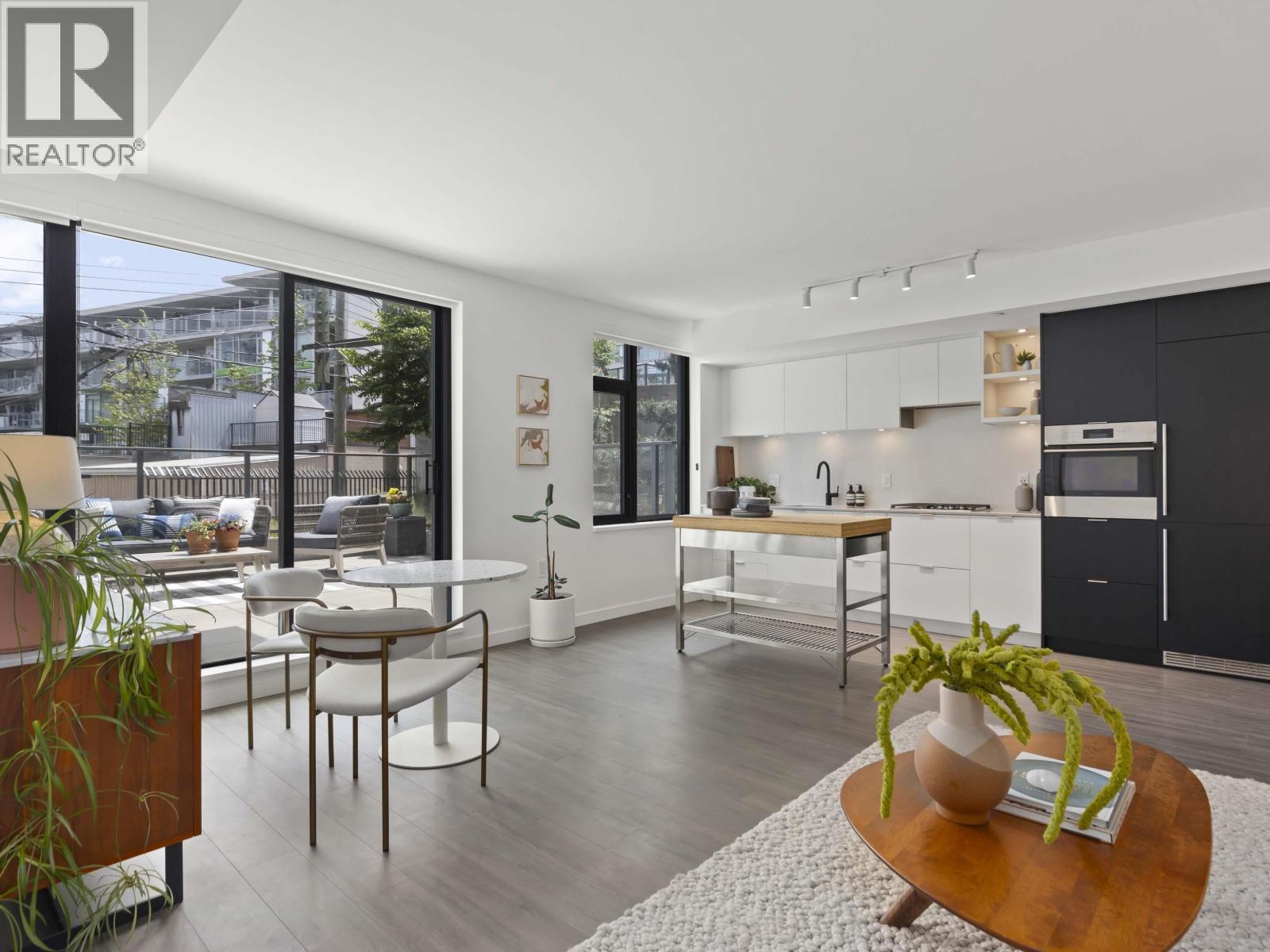 301 210 E 5TH AVENUE, Vancouver, British Columbia