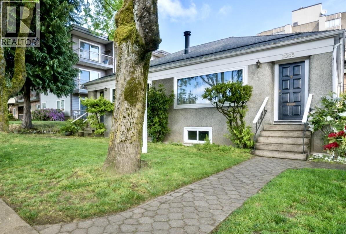 2305 W 3rd Avenue, Vancouver, British Columbia  V6K 1L6 - Photo 1 - R3126583