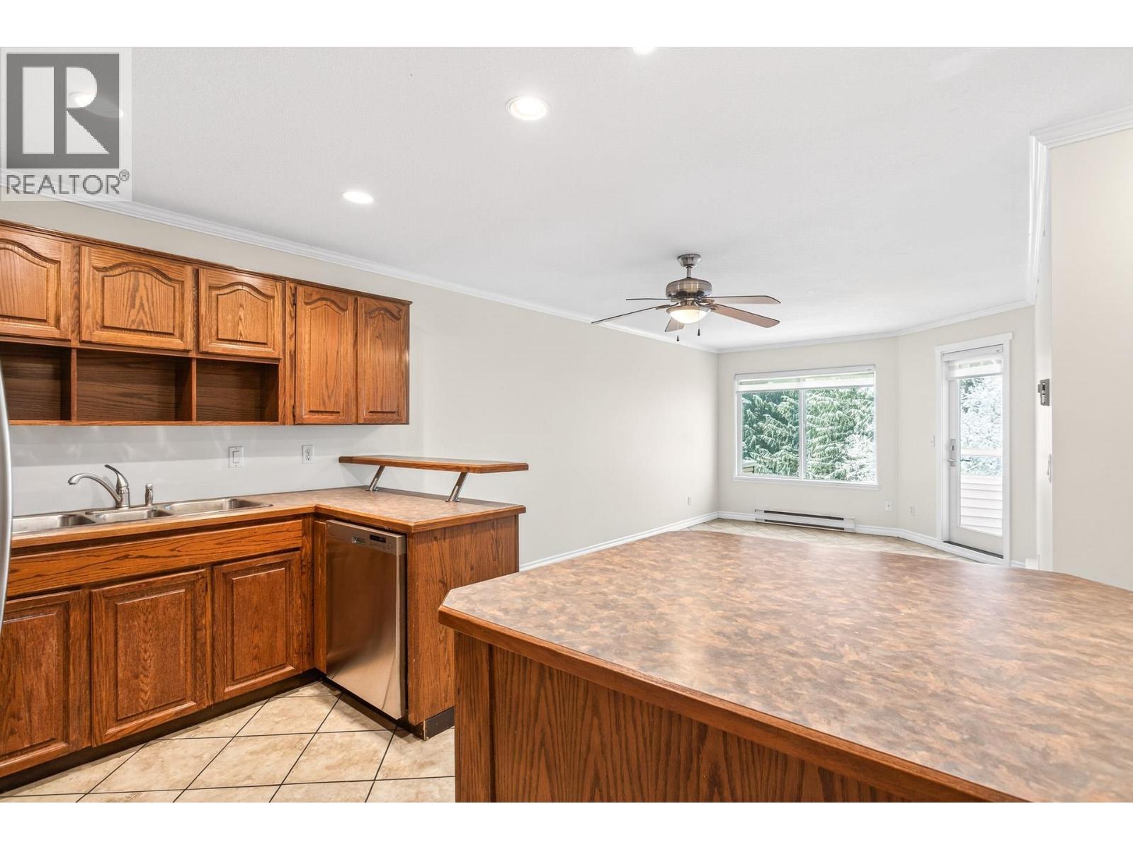 310 450 BROMLEY STREET, Coquitlam, British Columbia