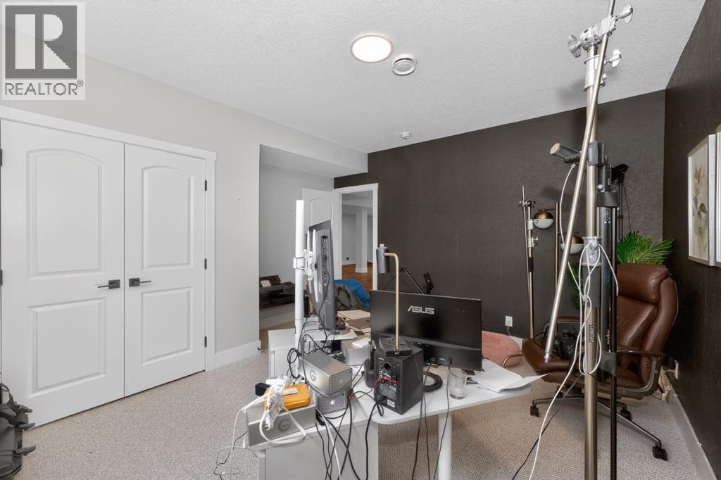 148 Crestridge Terrace SW, Calgary, Alberta  T3B 6K5 - Photo 39 - A2313265
