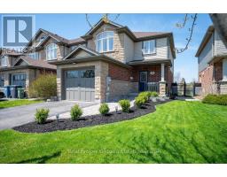 32 LAUGHLAND LANE, Guelph, Ontario