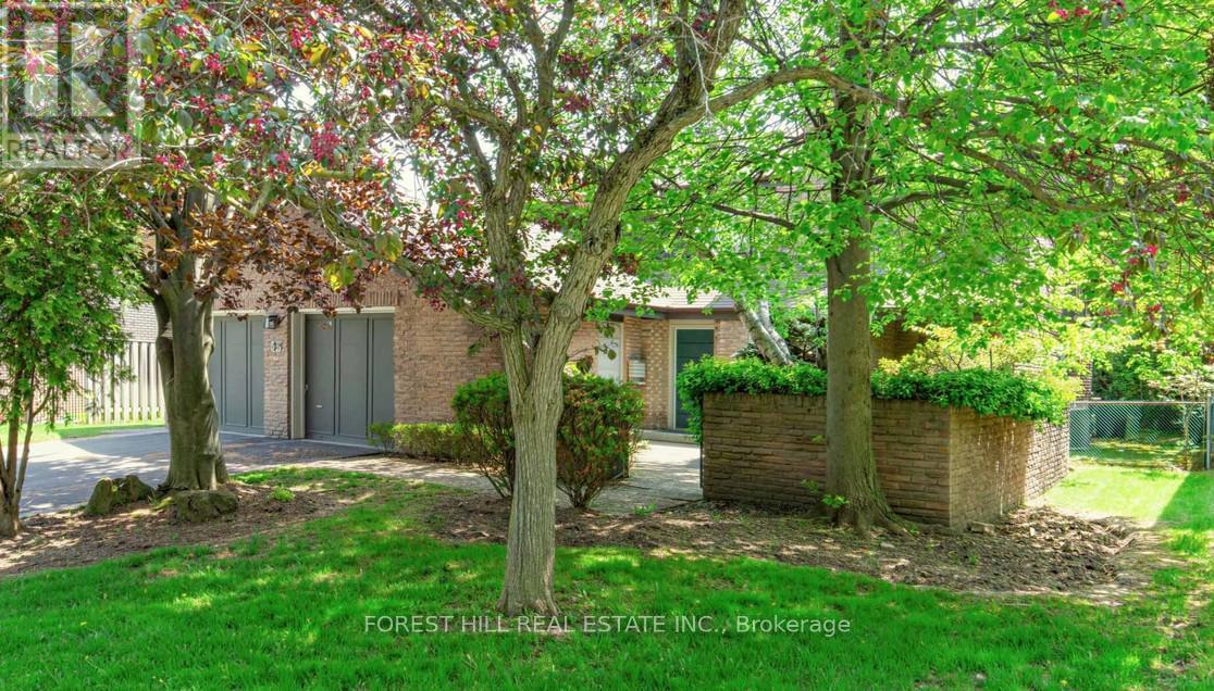 43 BEAVERHALL DRIVE, Toronto, Ontario