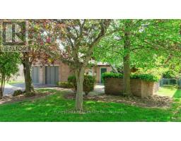 43 BEAVERHALL DRIVE, Toronto, Ontario